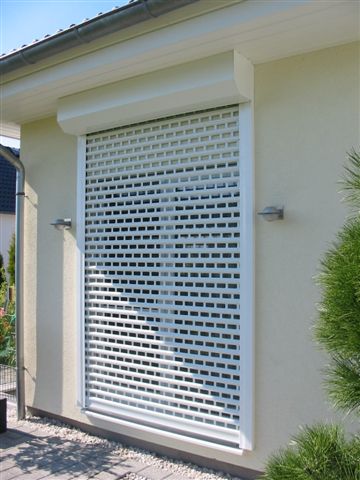 Vorbau-Rolladen, perfekte Anpassung und Integration der Rollgitter an die Fassade